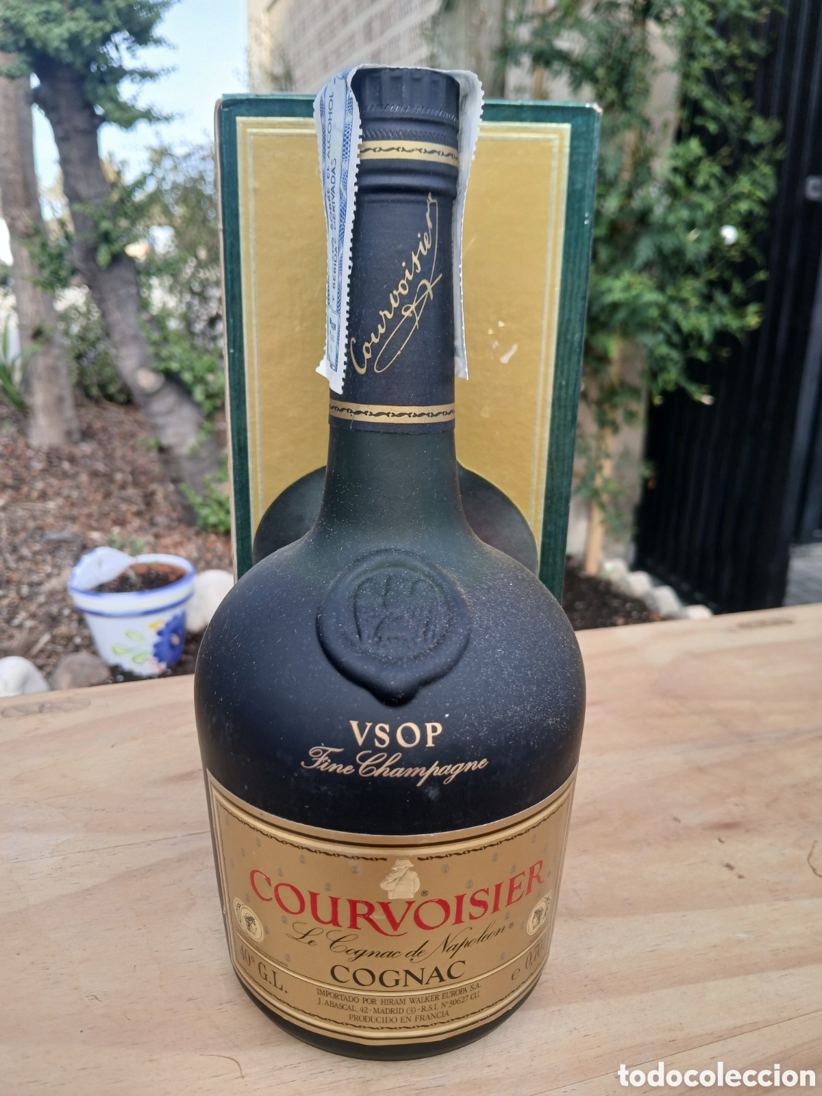 Botellas antiguas: COURVOISIER COGNAC NAPOLE&Oacute;N EN CAJA SIN ABRIR.