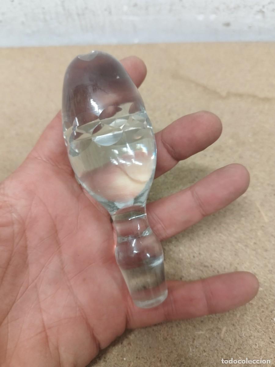 Botellas antiguas: Antiguo gran tap&oacute;n de cristal tallado para botella.