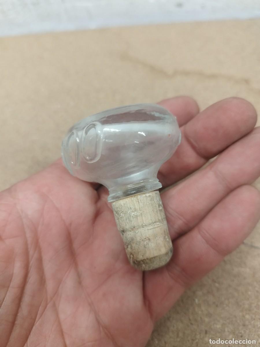 Botellas antiguas: Antiguo gran tap&oacute;n de cristal para botella o frasco.