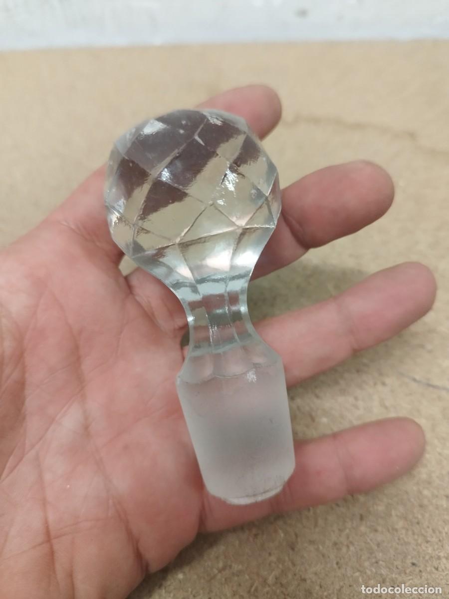Botellas antiguas: Antiguo gran tap&oacute;n de cristal tallado para botella.