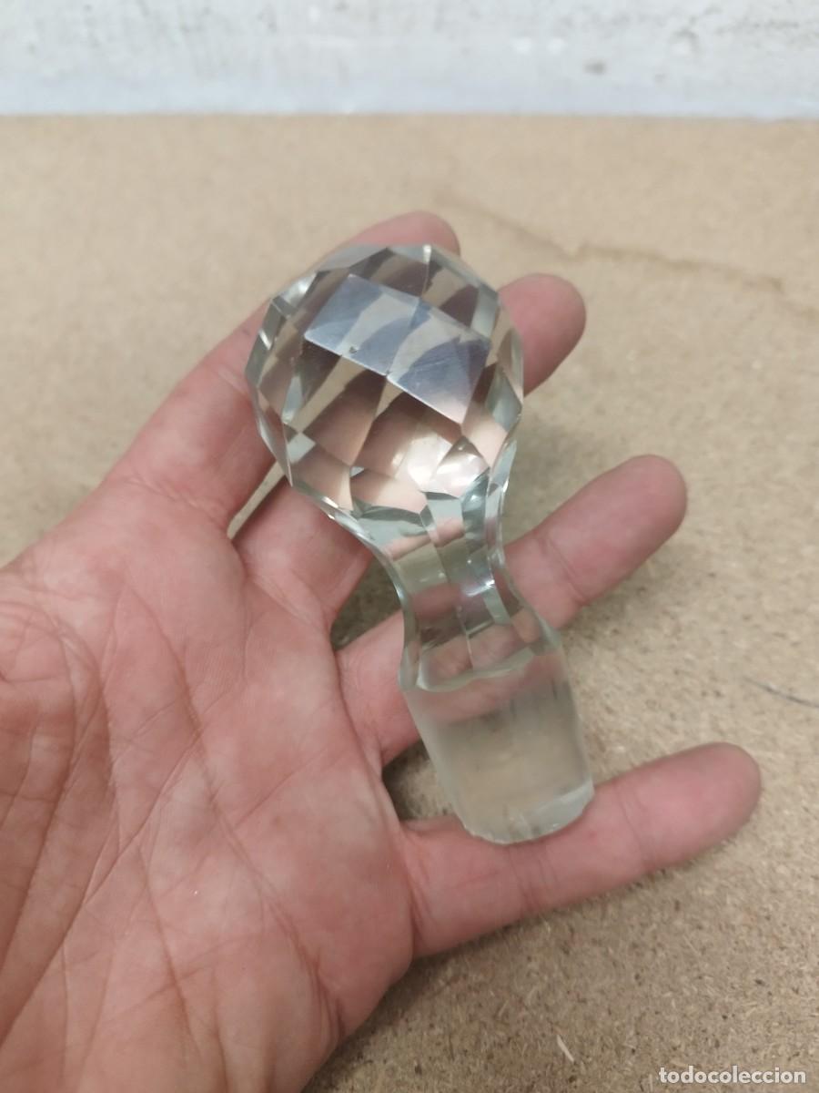 Botellas antiguas: Antiguo tap&oacute;n de cristal tallado para botella o frasco.