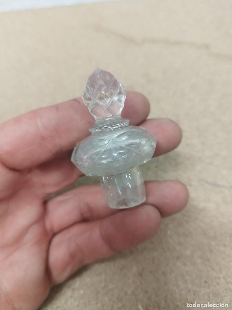 Botellas antiguas: Antiguo tap&oacute;n de cristal tallado para botella o frasco.