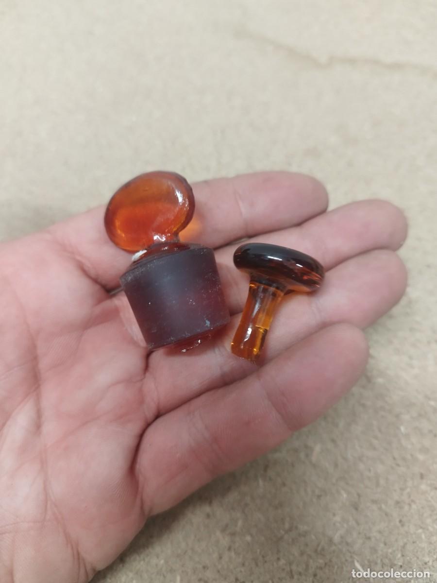 Botellas antiguas: Dos antiguos tapones para botellas o frascos Color ambar.