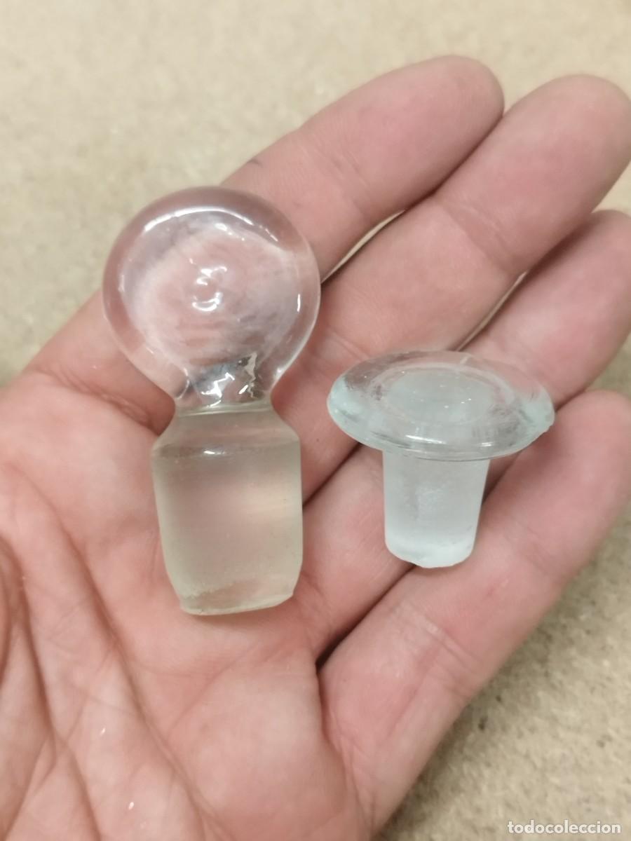 Botellas antiguas: Dos antiguos tapones de cristal para botella o frasco.