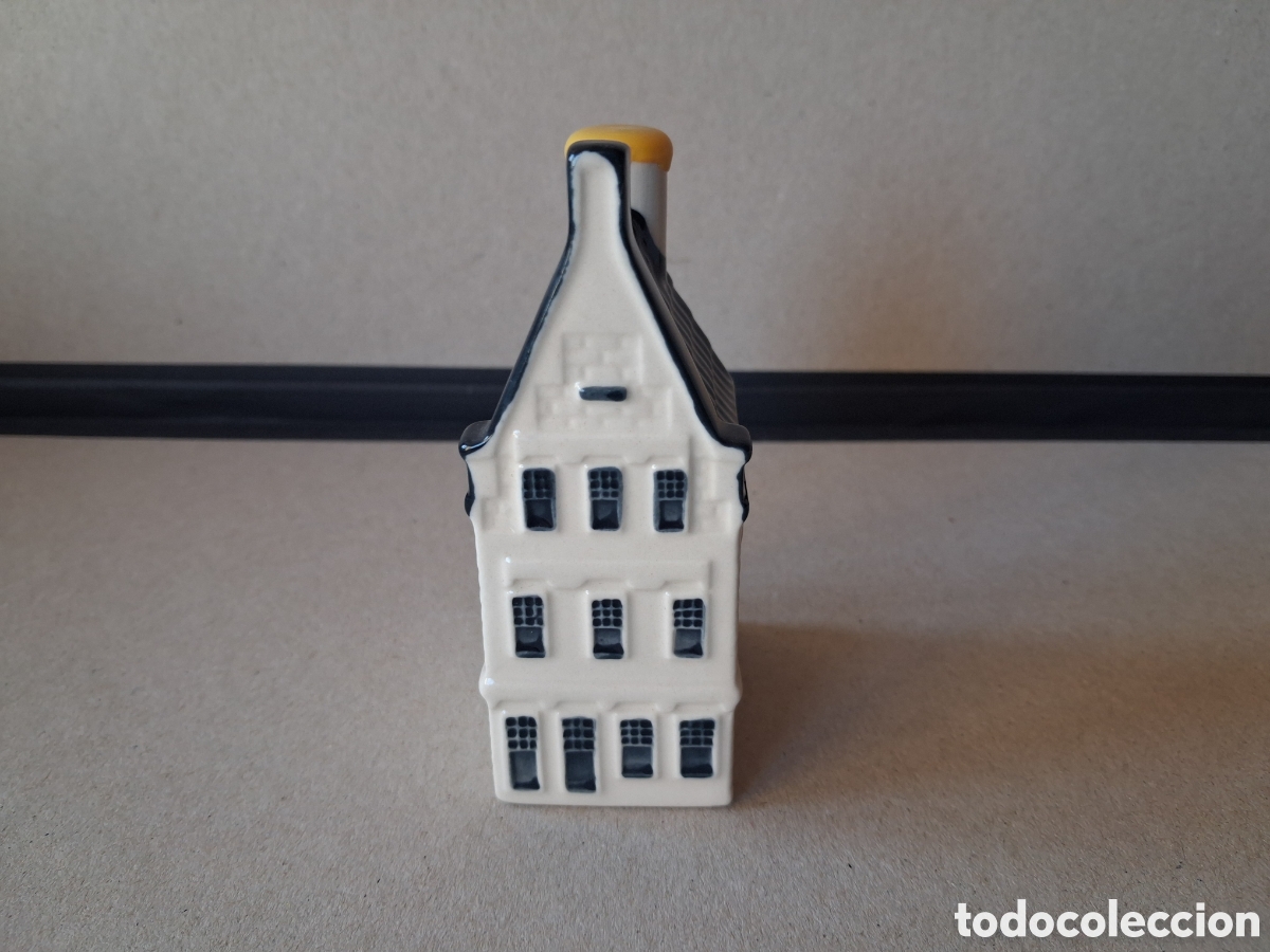 Botellas antiguas: Casita botella en cer&aacute;mica de Delft
