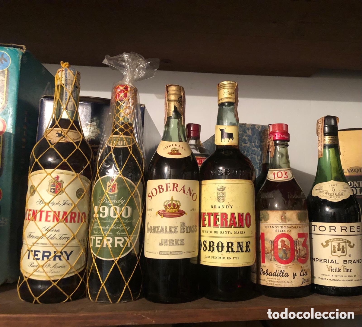 Botellas antiguas: Lote de varios licores de m&aacute;s de 50 a&ntilde;os.