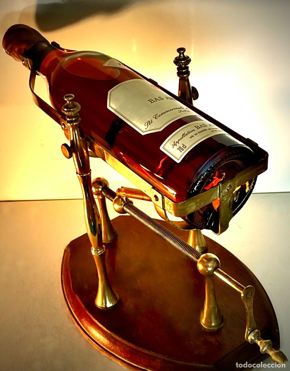 Botellas antiguas: CUNA DECANTADORA DE VINO DE LAT&Oacute;N Y CAOBA