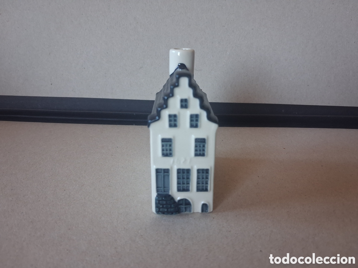 Botellas antiguas: Casita botella en cer&aacute;mica de Delft
