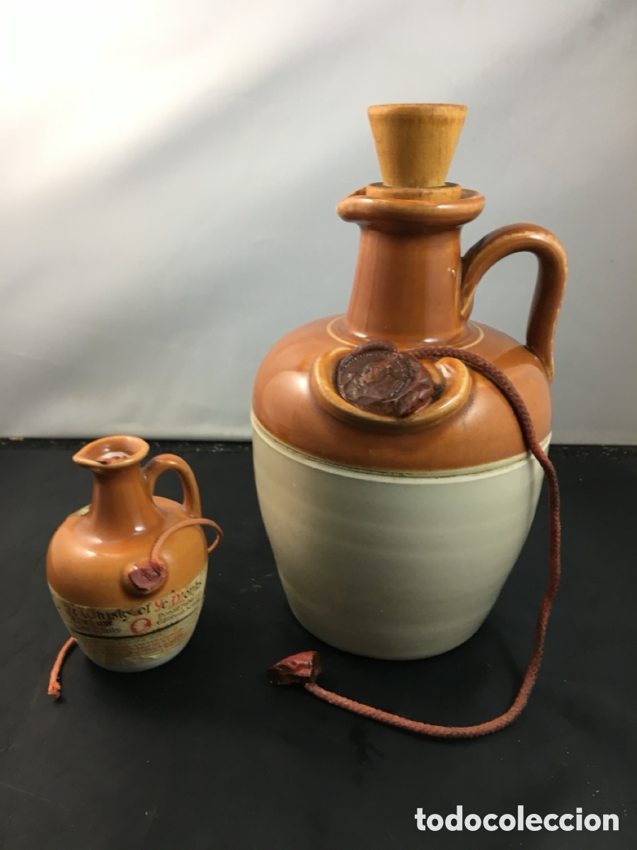 Botellas antiguas: Jarra y caneco de whisky escoc&eacute;s &rdquo;Ye Whisky of Ye Monks&rdquo;