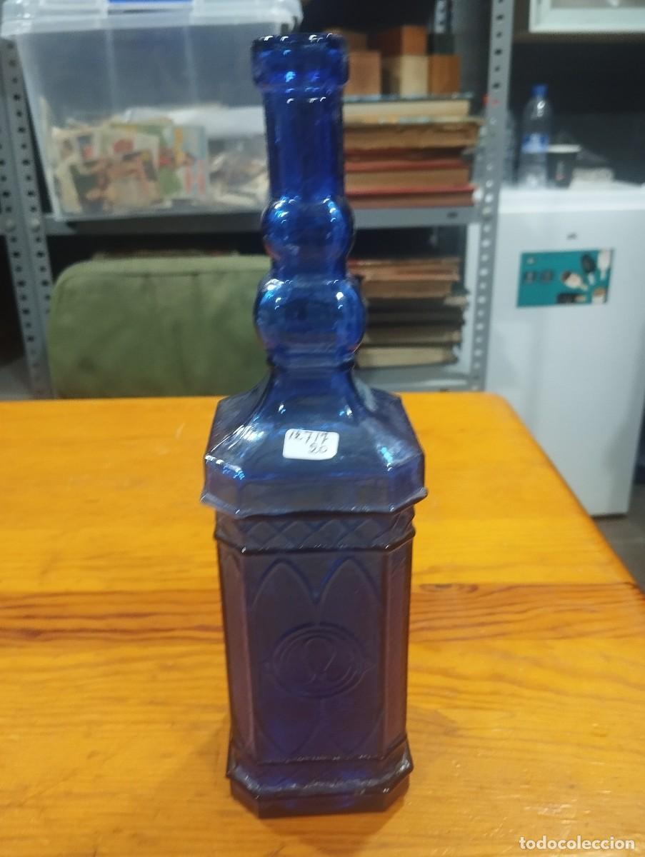 Botellas antiguas: BOTELLA DE CRISTAL COLOR AZUL COBALTO.
