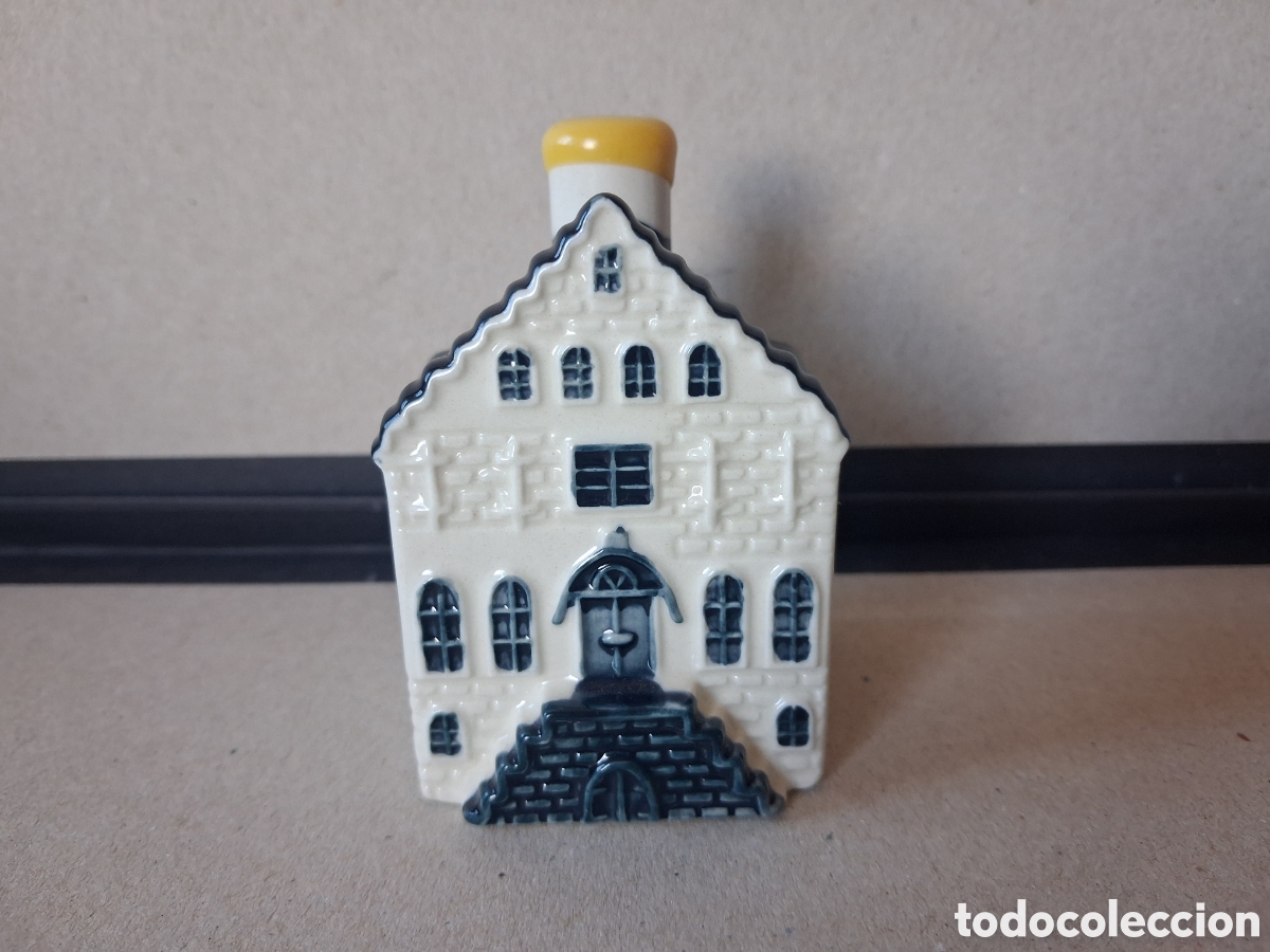Botellas antiguas: Casita botella en cer&aacute;mica de Delft