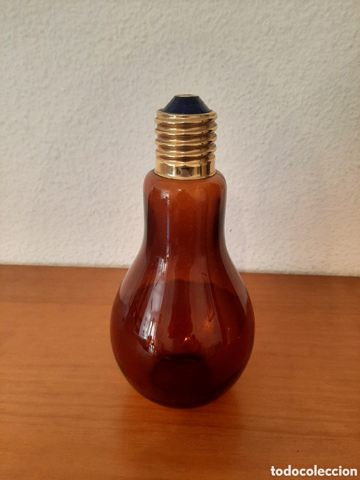 Bouteilles anciennes: Botella de cristal &aacute;mbar con forma de bombilla