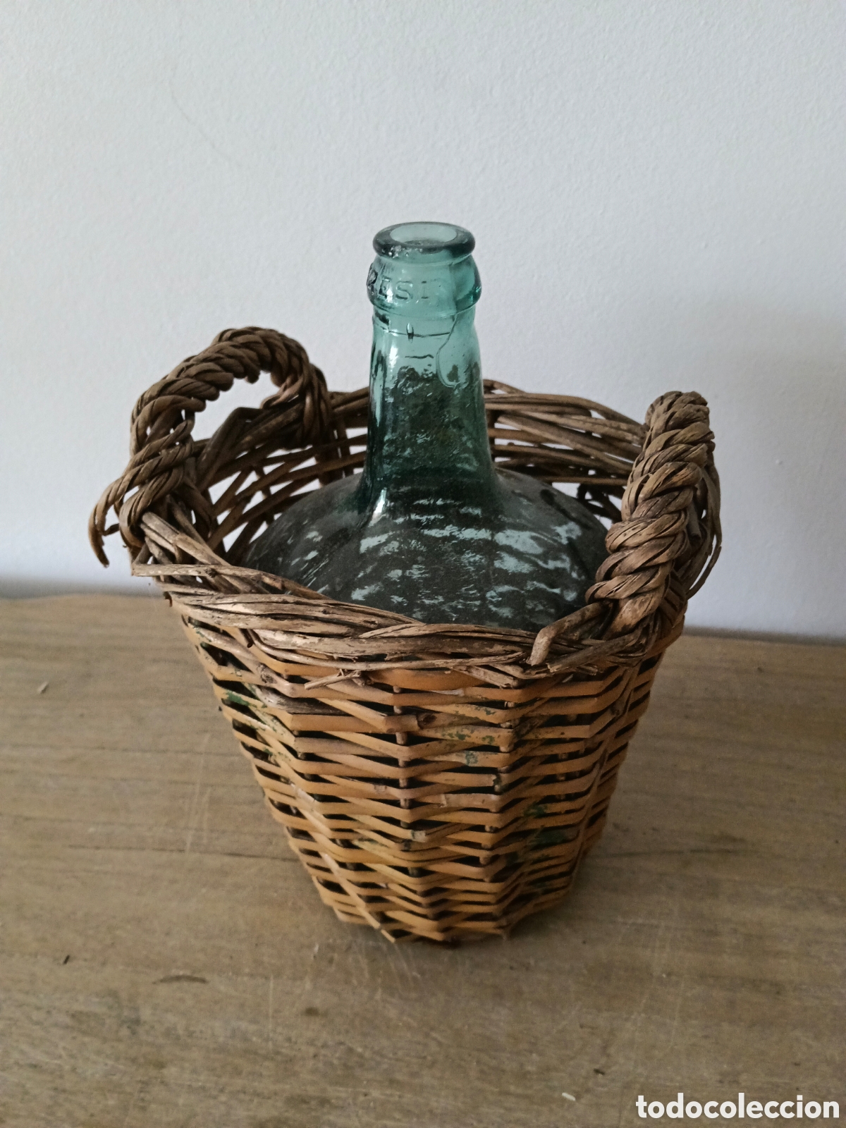 Botellas antiguas: Damajuana con cesta mimbre - Foto 2
