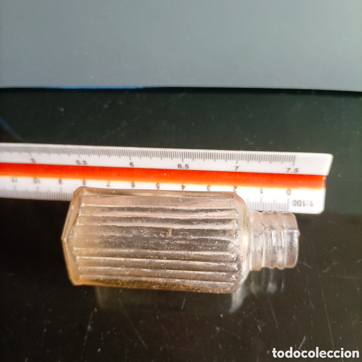 Botellas antiguas: BOTELLA O FRASCO TRANSPARENTE y ESTRIADO. - Foto 3