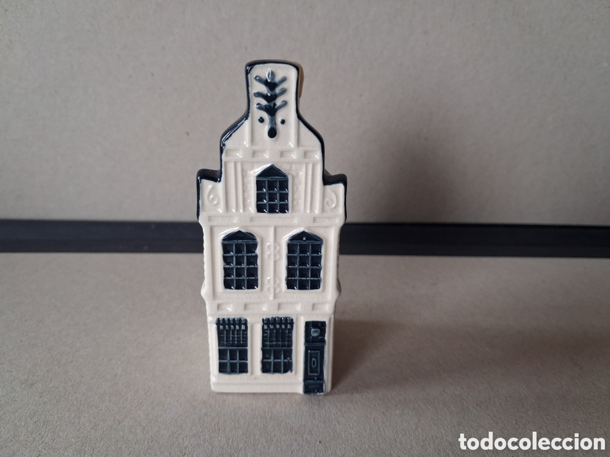 Botellas antiguas: Casita botella en cer&aacute;mica de Delft