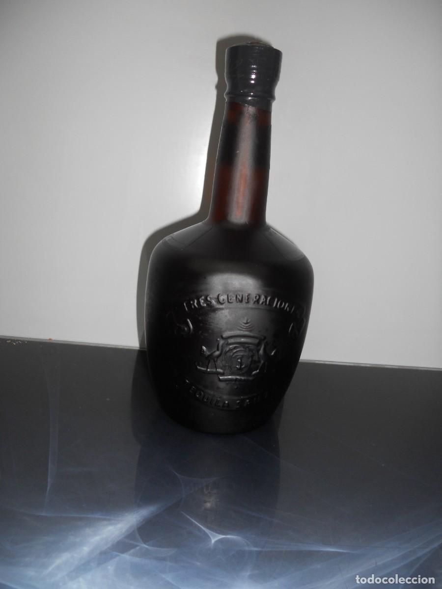 Botellas antiguas: ANTGUA BOTELLA DE TEQUILA SAUZA A&Ntilde;EJO ,, TRES GENERACIONES ,,