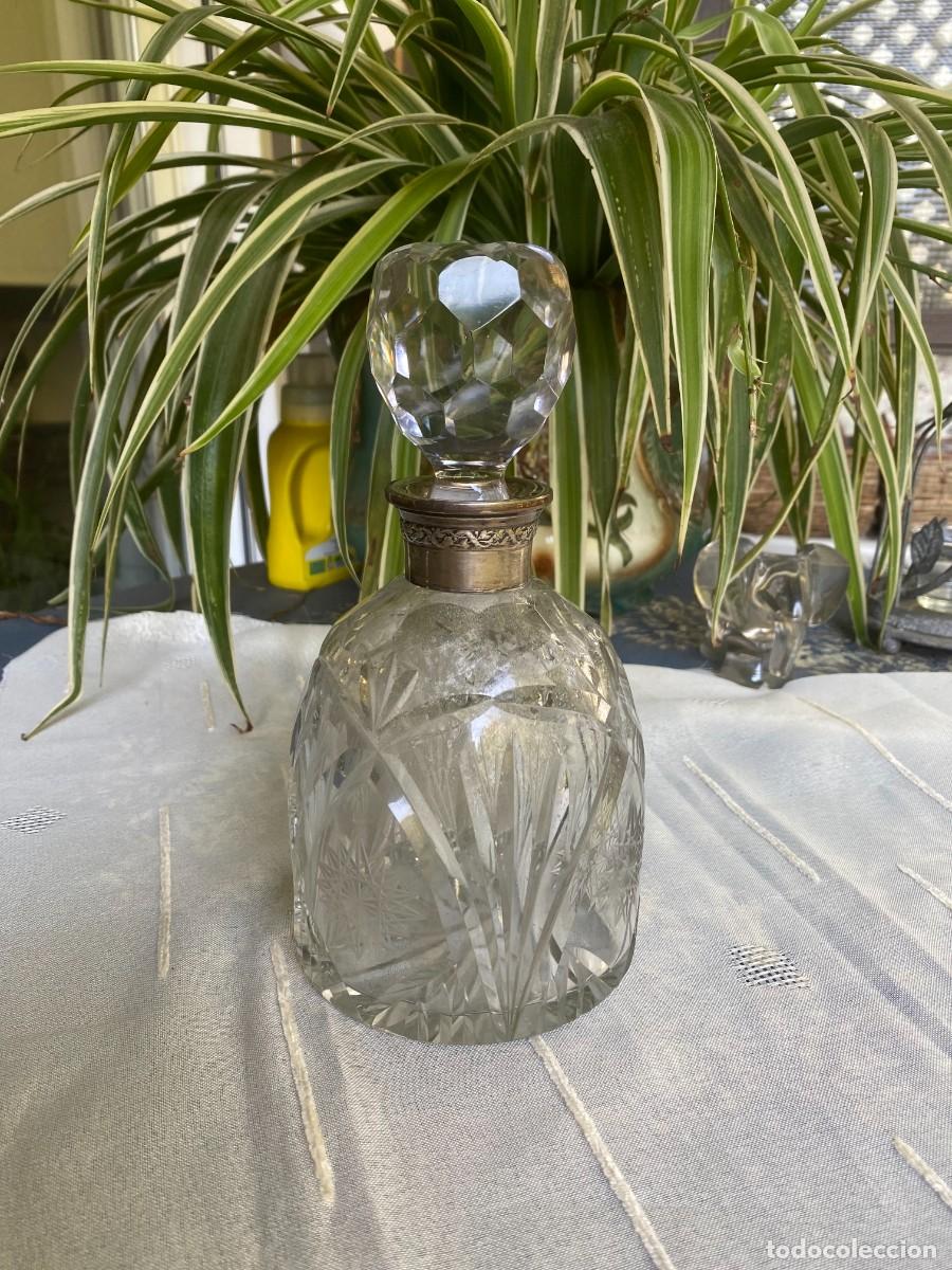 Botellas antiguas: Botella para licor con cuello de plata - Foto 1