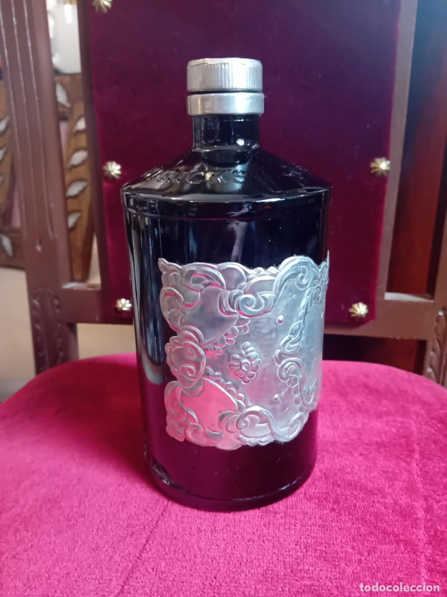 Botellas antiguas: Botella Hendricke decorada con esta&ntilde;o repujado - Foto 3