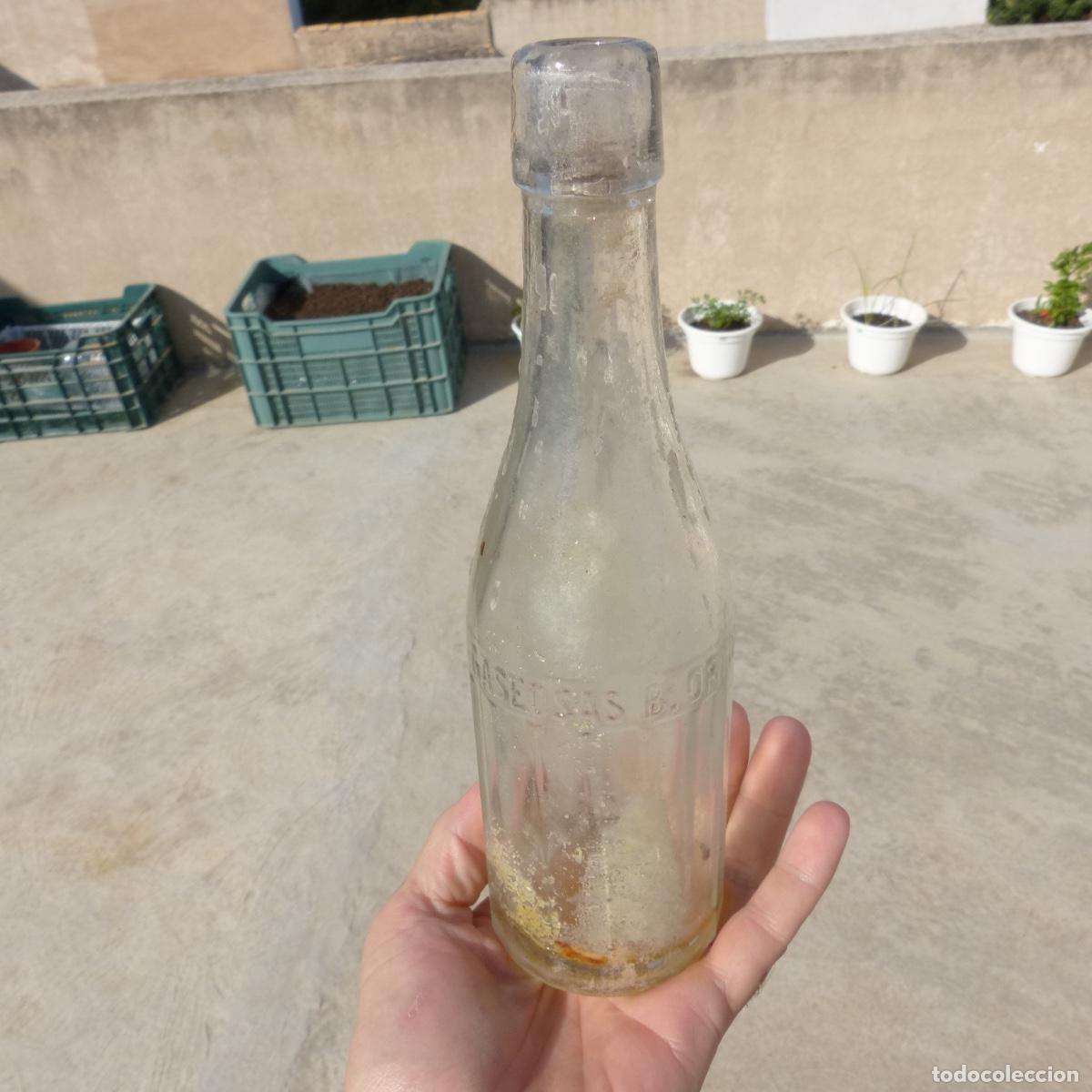 Botellas antiguas: Amtigua botella de gaseosa , B. Ortola Pego, Alicante, telf 44 , 1/2 litro, restos de aceite y cera