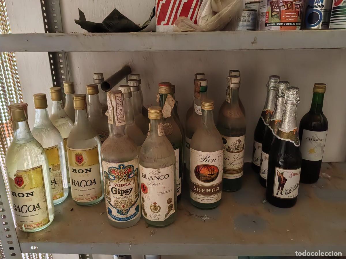 Botellas antiguas: Lote de botellas antiguas de licores espa&ntilde;oles &ndash; sin abrir