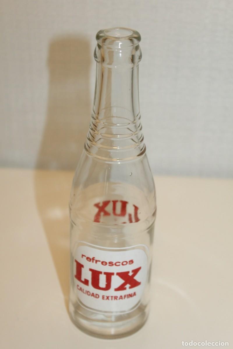Botellas antiguas: 1 ANTIGUA BOTELLA REFRESCO LUX MADRID - A&Ntilde;OS 60/70