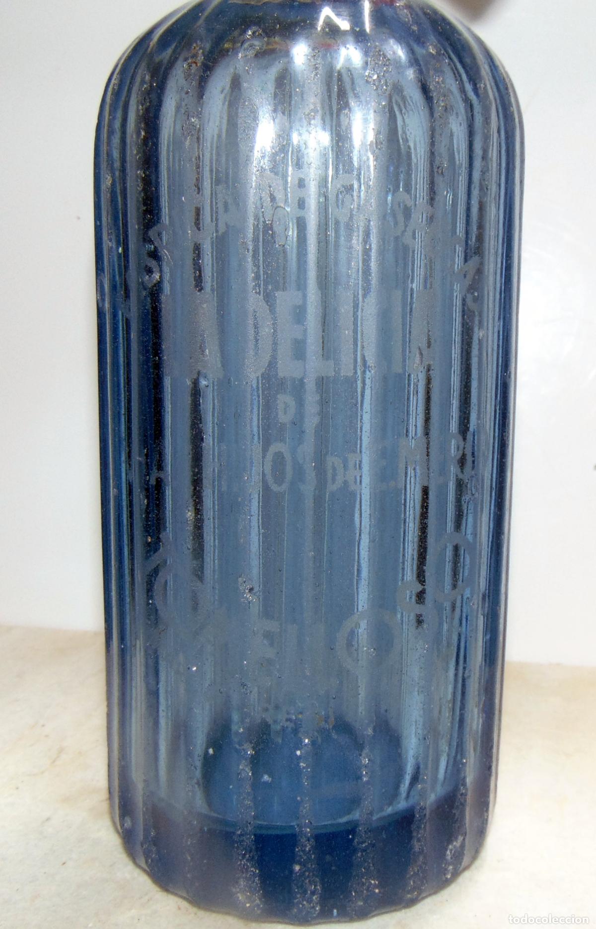 Botellas antiguas: SIFON LA DELICIA RELIEVE COLOR AZUL, TOMELLOSO, BUEN ESTADO GENERAL