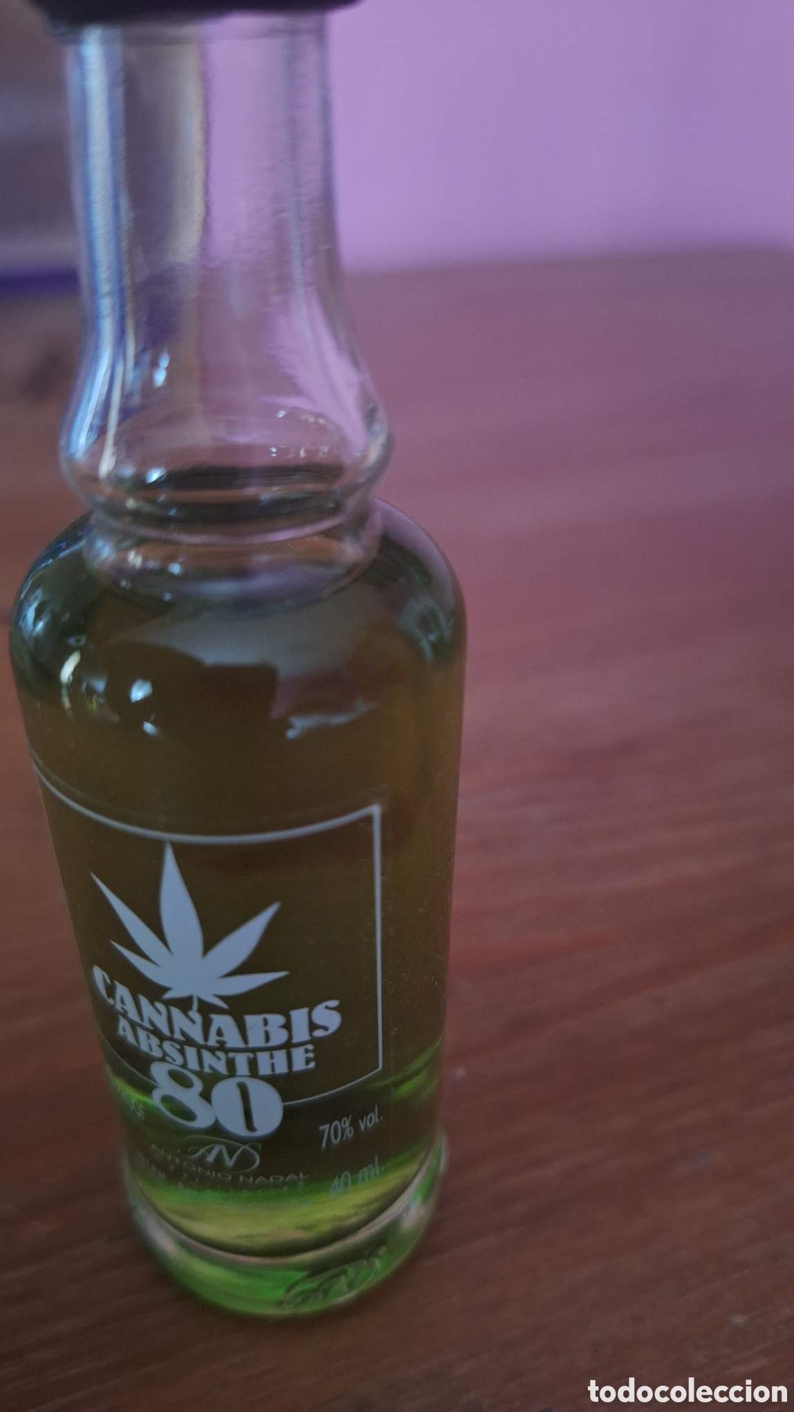 Botellas antiguas: Miniatura de bebida de cannabis