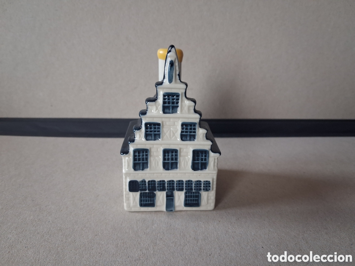 Botellas antiguas: Casita botella en cer&aacute;mica de Delft