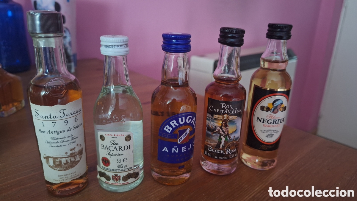 Botellas antiguas: Miniaturas de botellas de ron - Foto 1