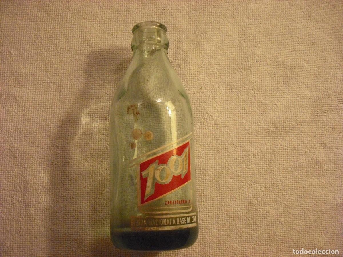 Bouteilles anciennes: BOTELLIN DE BEBIDA 1001, ZARZAPARRILLA . 15,5 CM