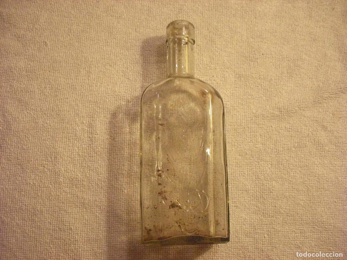 Bouteilles anciennes: ANTIGUA BOTELLA DE FARMACIA J. CLIMENT , 19 CM. LETRAS EN RELIEVE