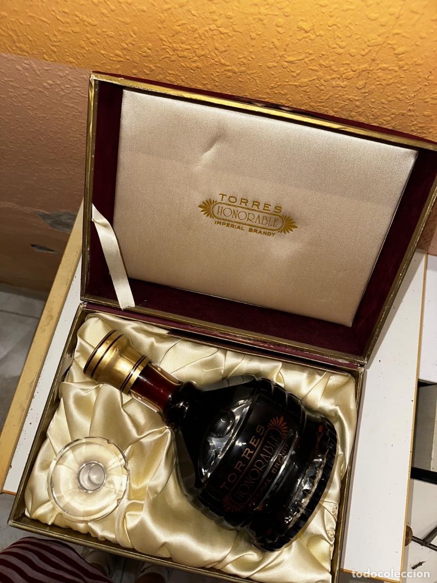 Botellas antiguas: Botella de Torres Honorable Imperial Brandy - Foto 4