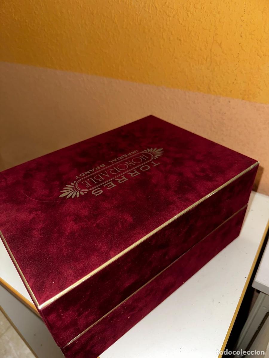 Botellas antiguas: Botella de Torres Honorable Imperial Brandy - Foto 10