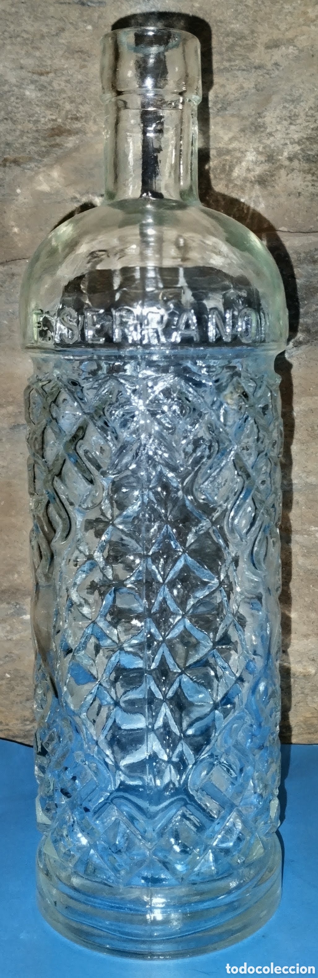 Antique bottles: antigua BOTELLA DE CRISTAL de F. SERRANO QUINTANAR Y OVIEDO de 24 cms de altura COMO NUEVA