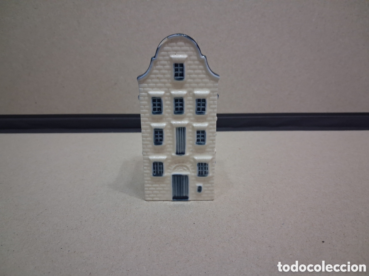 Botellas antiguas: Casita botella en cer&aacute;mica de Delft