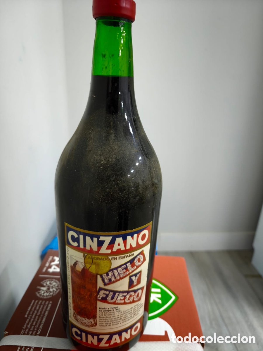 Botellas antiguas: BOTELLA DE CINZANO ROSSO &ldquo; HIELO Y FUEGO&rdquo;