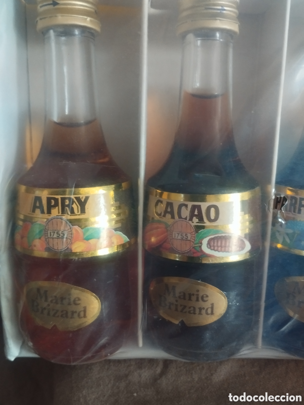 Botellas antiguas: Caja botellines marie brizard - Foto 2