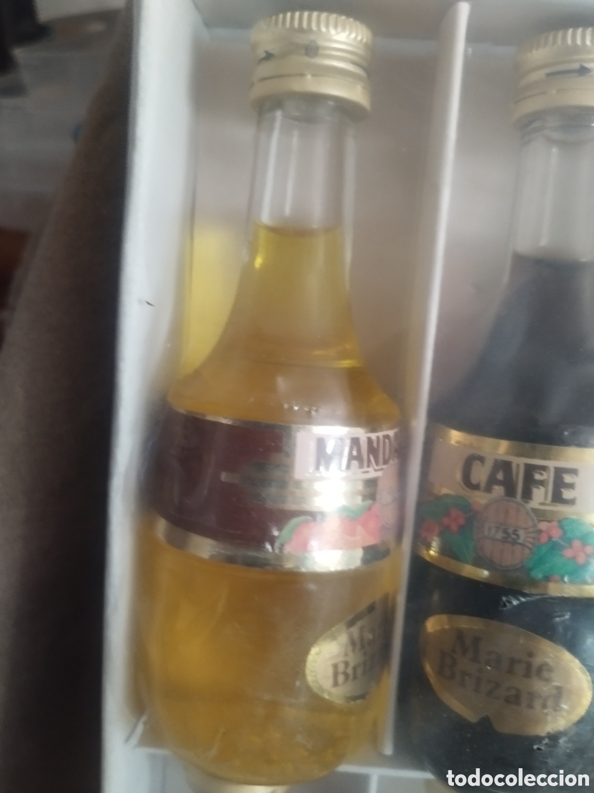 Botellas antiguas: Caja botellines marie brizard - Foto 9