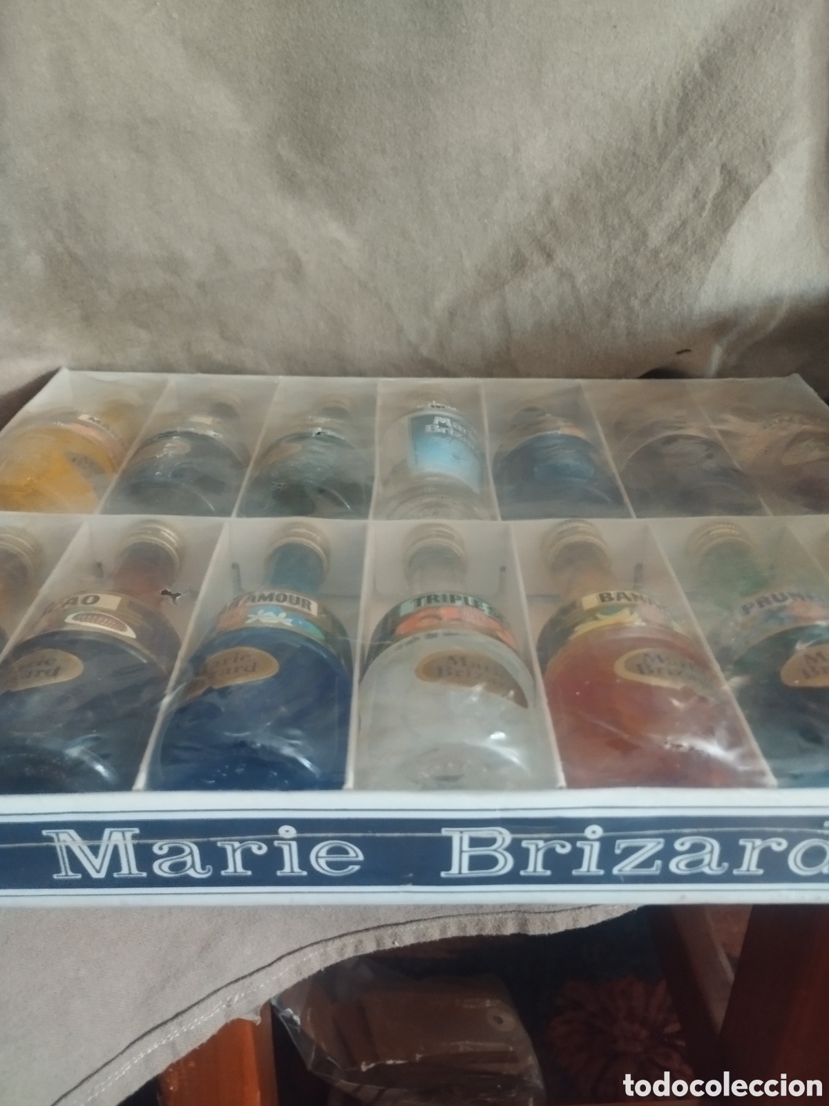 Botellas antiguas: Caja botellines marie brizard - Foto 10