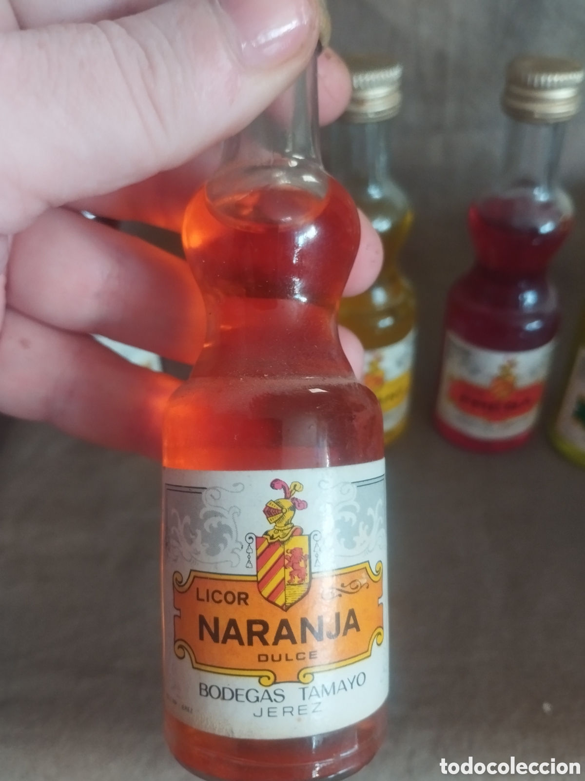 Botellas antiguas: Colecci&oacute;n botellines tamayo - Foto 3