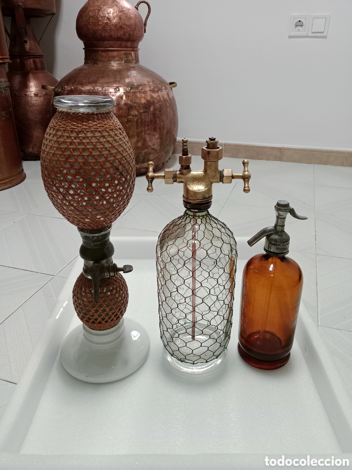 Botellas antiguas: Sif&oacute;n Grande de Laboratorio Franc&eacute;s finales siglo XX. Tap&oacute;n de Lat&oacute;n y Malla de Cobre. Pesa 3,5 Kg.