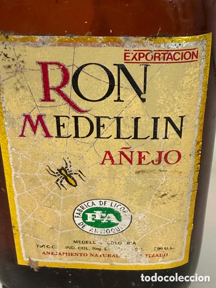 Botellas antiguas: Ron Medell&iacute;n A&ntilde;ejo (Edici&oacute;n Exportaci&oacute;n) - Foto 6
