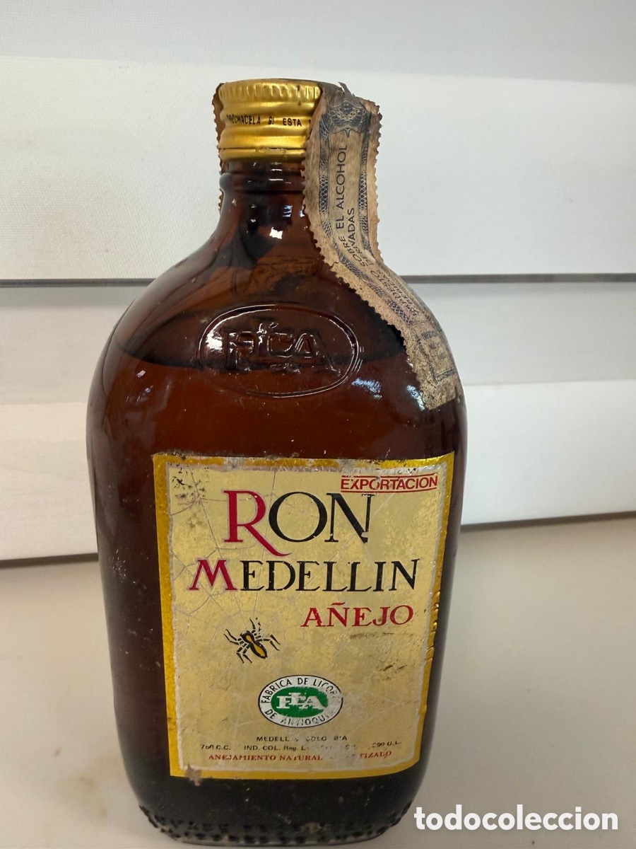 Botellas antiguas: Ron Medell&iacute;n A&ntilde;ejo (Edici&oacute;n Exportaci&oacute;n) - Foto 1
