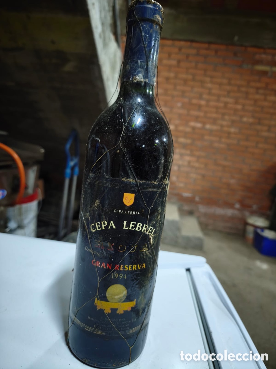 Botellas antiguas: una botella de vino tinto Cepa Lebrel Gran Reserva de la m&iacute;tica cosecha de 1994
