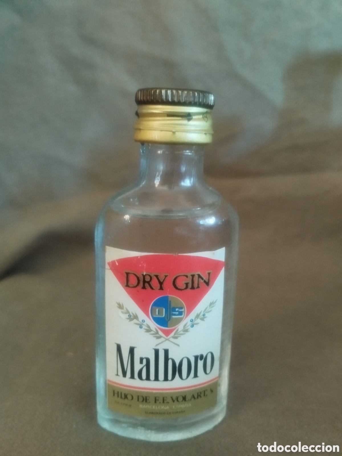Botellas antiguas: Botellin promocional malboro de ginebra vintage