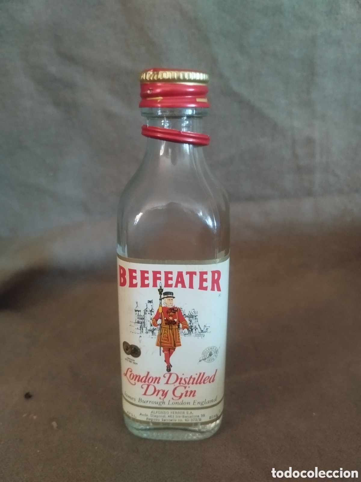 Botellas antiguas: Botellin beefeater vintage