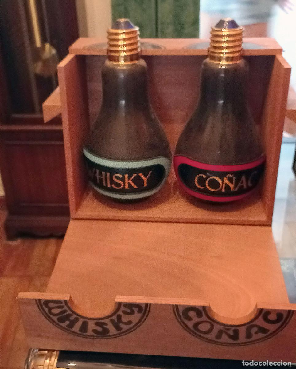Botellas antiguas: Caja bar / Licorera doble de sobremesa. Caja estuche de madera y botellas-Bombillas decorativas
