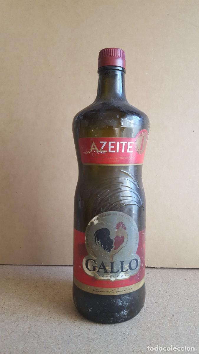 Bouteilles anciennes: Botella antigua de cristal oscuro, aceite Gallo. De 1 Litro. Portugal