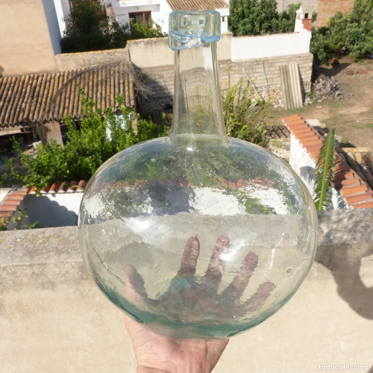 Botellas antiguas: Antigua garrafa , botellla o damajuana de vidrio soplado, 4 litros, 30cm alt, 1036gr.