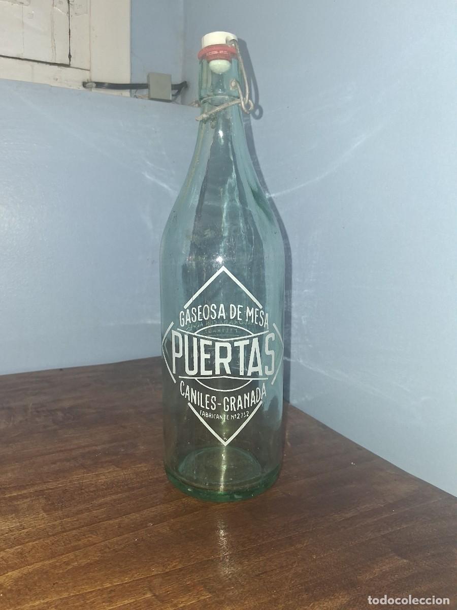 Botellas antiguas: Botella de gaseosa PUERTAS CANILES BAZA GRANADA 1 litro N&deg; 2752